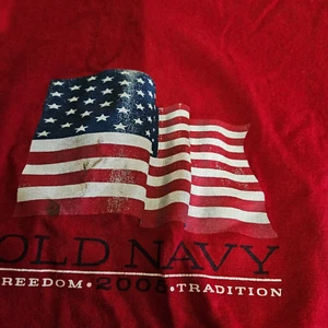 Old Navy Vintage 2000 T-Shirt Erwachsene rot Medium Flagge Logo schneller Versand - Bild 1 von 6