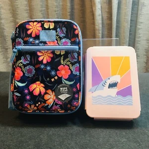 Bolso Fulton Bag Co vertical para el almuerzo floral bebé azul con rosa pastel caja bento - Imagen 1 de 7