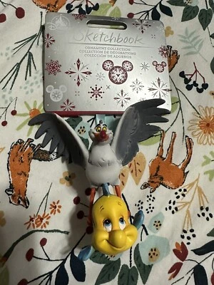 NUEVO 2021 Disney Store Plaunder & Scuttle Little Mermaid cuaderno de bocetos adorno nuevo en caja Foto 1 de 4