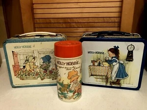 Vintage Holly Hobbie Metal Lunchboxes And Flat Top Thermos - Three Piece Lot - Picture 1 of 12