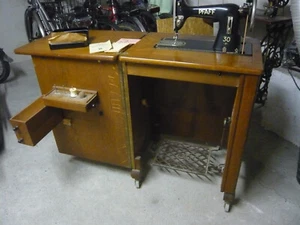 Alte Antik Pfaff 30 Nähmaschine in Nähmaschinenschrank, versenkbar, viel Zubehör - Bild 1 von 8