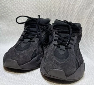 Scarpe da ginnastica Adidas Yeezy Boost 700 V2 Vanta nere taglia 10 - Foto 1 di 18