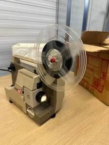 eumic P8 proyector - FOR PARTS - SEE DETAILS - Picture 1 of 14