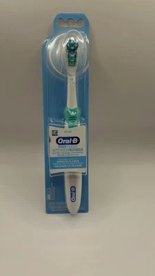 Oral-B Deep Clean Battery Toothbrush  Green  125359 Reaches Deep Plaque Teeth - Image 1 of 2