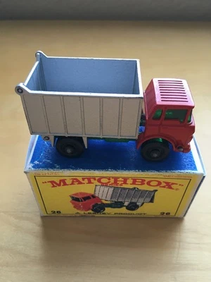 MATCHBOX NO.26 C VINTAGE GMC TIPPER TRUCK IN BOX - Image 1 of 4