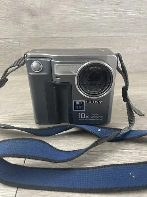 Sony Mavica MVC-FD7 0.4MP Digital Camera UNTESTED - Image 1 of 4