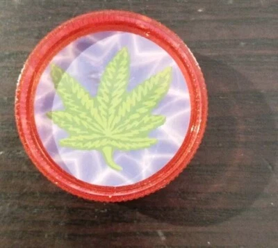 Grinder / Crusher / Gewürzmühle  - Motiv Hanfblatt  (Neu) (Rot) - Bild 1 von 3