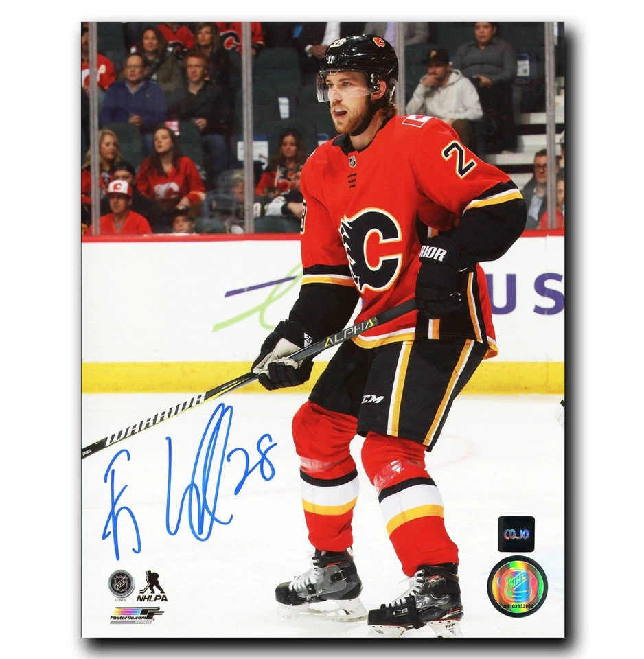 Foto autografiada de 8x10 de Elias Lindholm Calgary Flames Foto 1 de 1