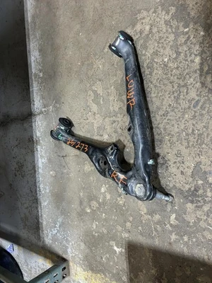 Chevrolet Tahoe 2019 pasajero lado derecho delantero brazo de control inferior OEM Foto 1 de 4