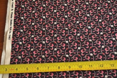 Por 1/2 yarda, crema y rosa floral sobre algodón negro Windham/Whistler/Vivaldi, B231 Foto 1 de 4