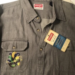 wrangler shirt relaxed Fix XL 💯 Cotton With a Mardi Gras mask on pocket  - Picture 1 of 9