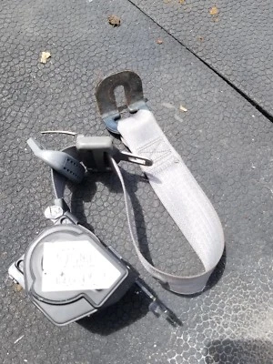 05 06 07 CINTURÓN DE SEGURIDAD TRASERO DERECHO PASAJERO JEEP GRAND CHEROKEE LIMITED  Foto 1 de 2