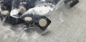 100 piezas. Interruptor táctil OMRON B3F-4000 12x12x4,3 mm - Imagen 1 de 4