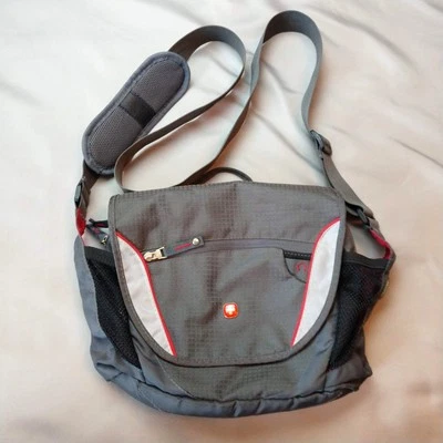 Swissgear Mini Messenger Crossbody Bag Travel Luggage Gray Red Interior - Image 1 of 4