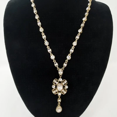 Collar Colgante Vintage Chapado en Oro 10K Cristales Blancos Gota Y Estilo Victoriano Foto 1 de 4