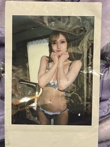Amiri Saito cheki photo and bonus item. - Picture 1 of 3