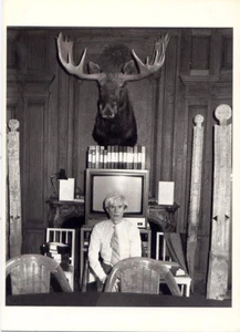 Andy Warhol en su oficina en LA FÁBRICA Nueva York 1982•Foto Phillips POSTAL - Imagen 1 de 2