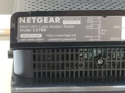 Módem de cable dos en uno NETGEAR DOCSIS® 3.0 600Mbps + Router WiFi Foto 1 de 4