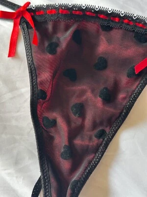 Biquíni tanga vampiro lingerie preta vermelha 2x vintage malha bolinhas e laços - Imagem 1 de 4