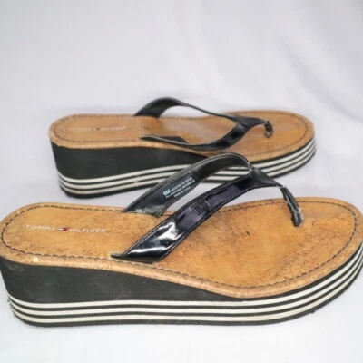 Sandália Tommy Hilfiger Wedge Flip Flop Preta Feminina Tamanho 8 - Imagem 1 de 4
