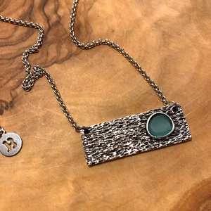 Artisan Sea Glass Necklace Silver Textured Bar Pendant Blue Green Glass 18 in - Picture 1 of 4