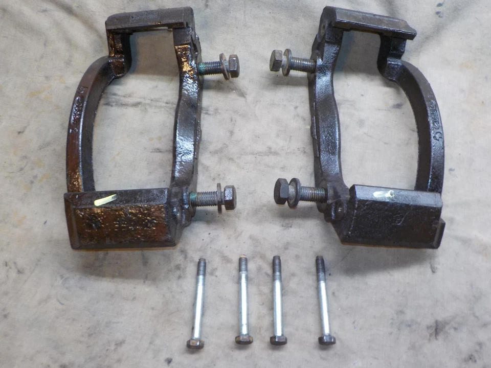 01 02 Dodge Ram 2500 left right rear axle disc brake caliper mount brackets - Изображение 1 из 4