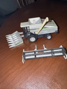 ERTL Allis Chalmers Gleaner R50 Combine, Corn and Bean Heads, 1/64 Diecast - Picture 1 of 10