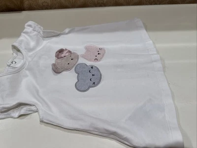 Top Mayoral bebé niña talla 12 meses sin mangas con apliques de animales Foto 1 de 4