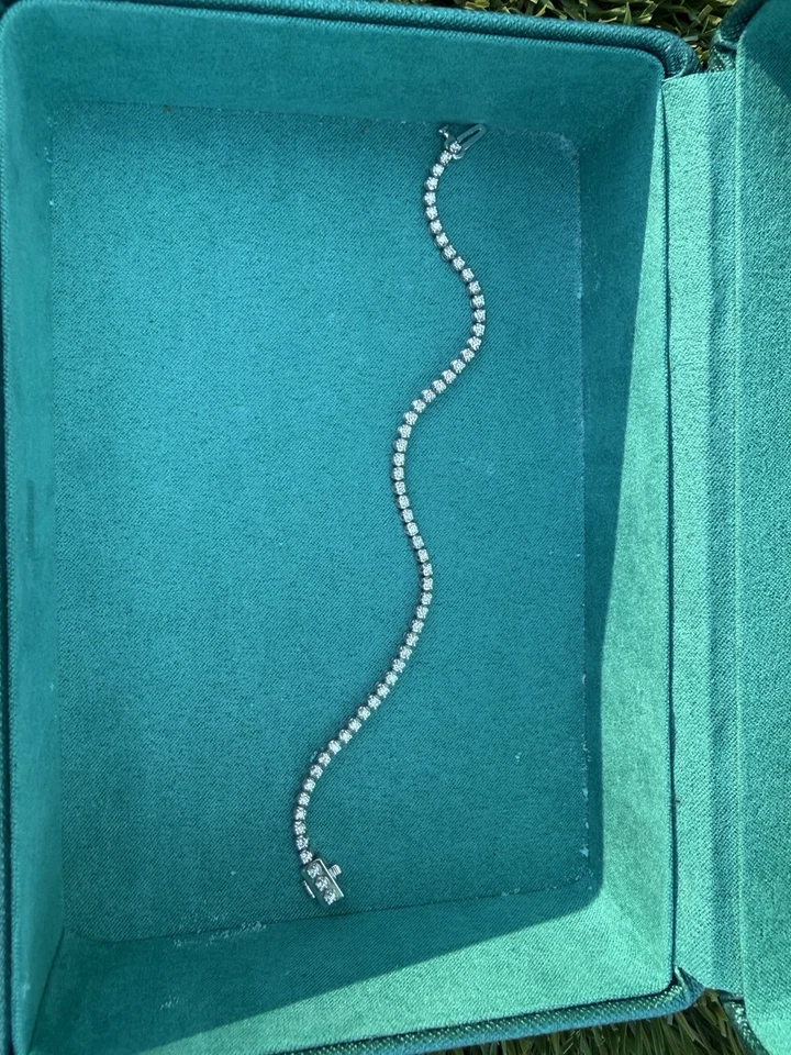 White Gold  Bracelet With Diamonds - Image 1 of 1