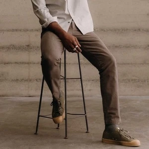 Taylor Stitch The Slim Foundation Hose In Dried Earth - Bild 1 von 7