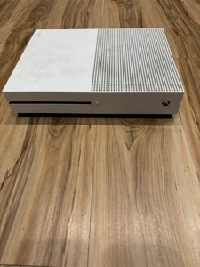 1TB Xbox One S No Issues Grab Today - Picture 1 of 3