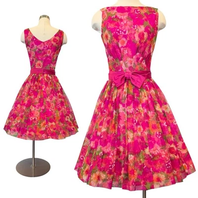 Vestido de festa vintage MCM fit & flare rosa chiffon estampa floral anos 50 e 60 Nova York  - Imagem 1 de 4