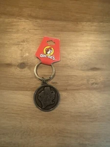 Buc-ees Sammlerstück Schlüsselanhänger Buc-ee Logo Metallic Gun Metal Grau - Bild 1 von 2