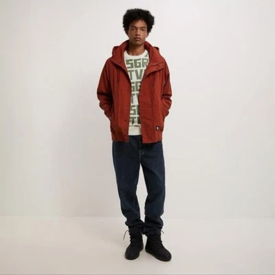 Chaqueta técnica con capucha para hombre ZARA en terracota talla pequeña Foto 1 de 4