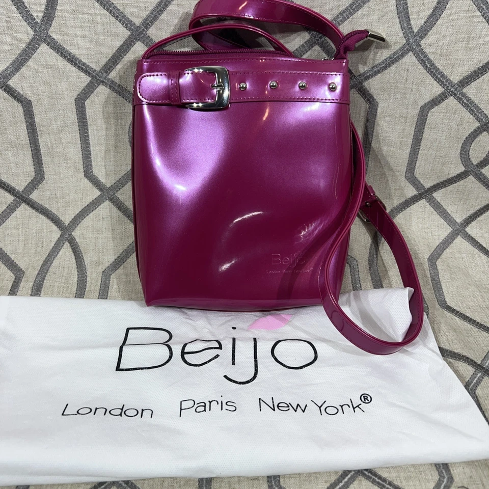 Bolso Beijo Rosa Bandolera Hebilla Bolso Plateado Herrajes Cierre de Cremallera Correa Ajustable Foto 1 de 4