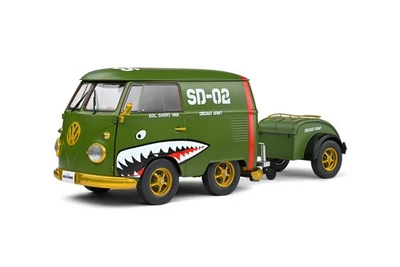 VW T1 Bus Kool Kombi Army Fighter Verde Con Rimorchio Modellino 1:18 Solido - Immagine 1 di 4