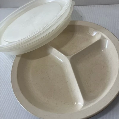 Anchor Hocking Microware Divided  Plate 9" w/lid Microwave Safe Lot Of 4/100h - Image 1 of 4