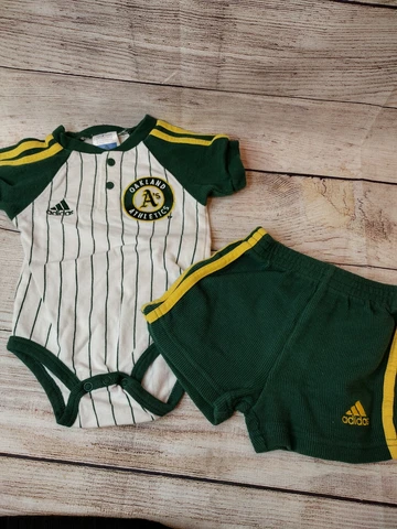 INFANTS 2 PIECE MLB OAKLAND A'S BASEBALL OUTFIT Cover