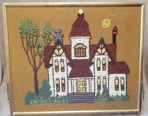 Vintage 23" x 19'' Framed Handmade Yarn Needlepoint Manor House Hall Yarn Art - Bild 1 von 24
