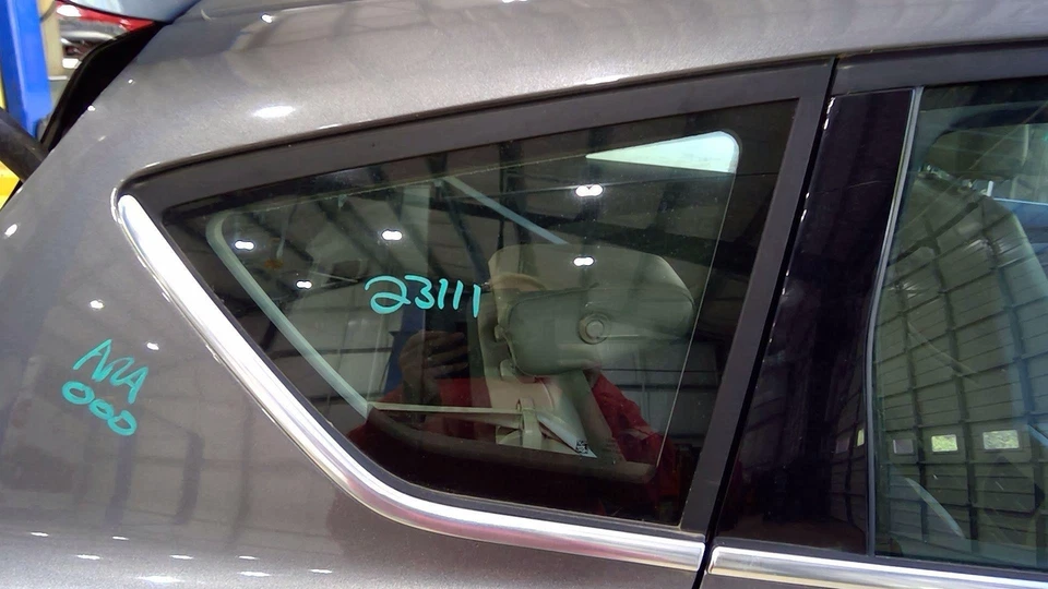 Cuarto de vidrio Ford C-Max 13-18 - con moldura cromada lado del pasajero derecho OEM Foto 1 de 1