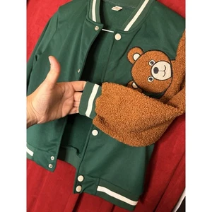 Oso de peluche niños chaqueta de bombardero parcheada oso de peluche talla 10 - Imagen 1 de 7