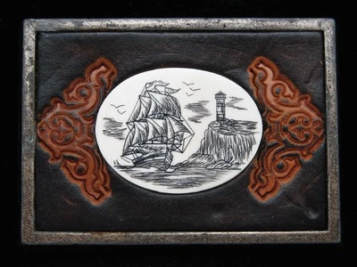 OI17108 VINTAGE AÑOS 70 **BARCO DE VELA Y FARO** HEBILLA DE ARTE DE CUERO Foto 1 de 2