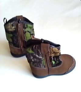 gently used toddler camouflage hunting boots + zippers 5 3/4" outer length
