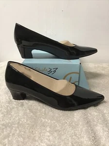 Size 9.5 Women's LifeStride Minx Slip On Low Heel Pointed Toe Black Pump Shoes - Picture 1 of 7