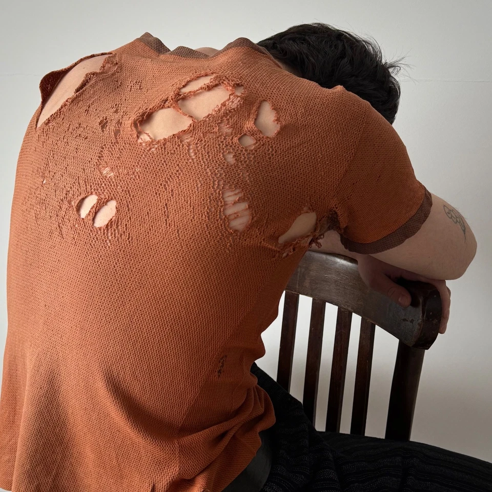 Camiseta alemana vintage de 1930 con cuello en V aplastada envejecida Foto 1 de 4