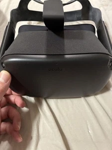 Meta Oculus Quest VR Gaming Headset 64GB Black 2 Controllers Wireless Tested - Picture 1 of 7