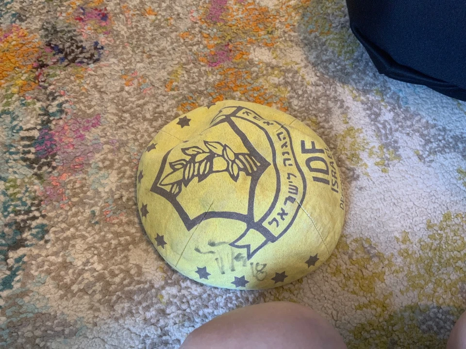 sombrero autografiado con símbolo IDF  Foto 1 de 1