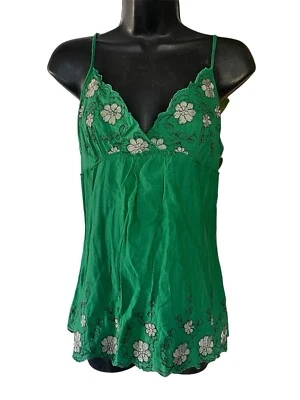 Top de verano Rampage verde bordado #babydoll #y2k talla M Foto 1 de 4