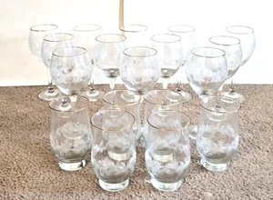 Juego de vasos de agua y vino esmerilados vintage Libbey Navidad Invierno con borde dorado - Imagen 1 de 5