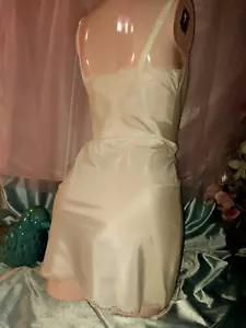 VTG SATIN RUSTLE SCRATCHY FLIMSY DRESS SLIP SHORTY SHINY EMILY DARE 40S 30/32 P - Picture 1 of 11